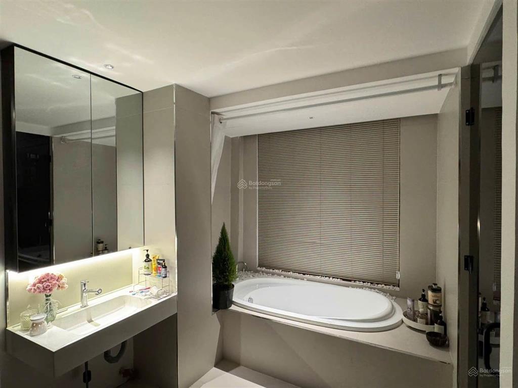 Cần bán nhà phố chính chủ đường lê văn sỹ  bờ kè quận 3