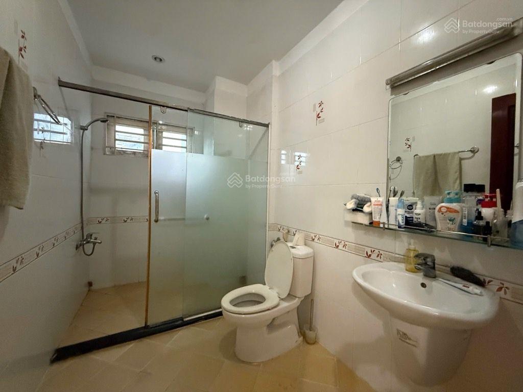 Sát quận 1 nhà 5 tầng nguyễn văn cừ 6pn giá chỉ 7 tỷ nhĩnh