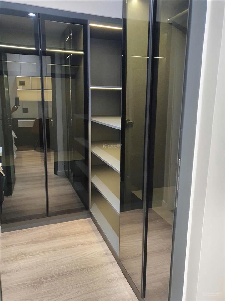 Chính chủ cần bán lại căn hộ cao cấp hùng vương plaza, 3pn, nhà thiết kế nội thất cao cấp