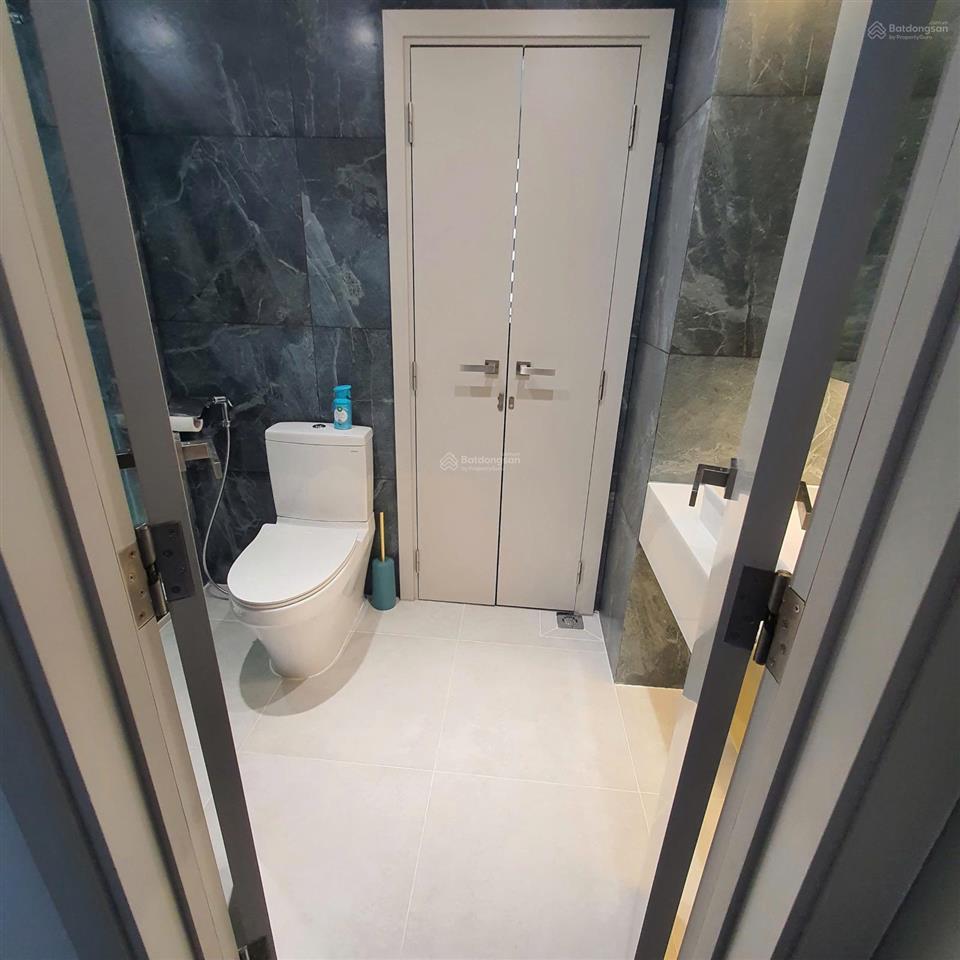 Chính chủ cần bán lại căn hộ cao cấp hùng vương plaza, 3pn, nhà thiết kế nội thất cao cấp