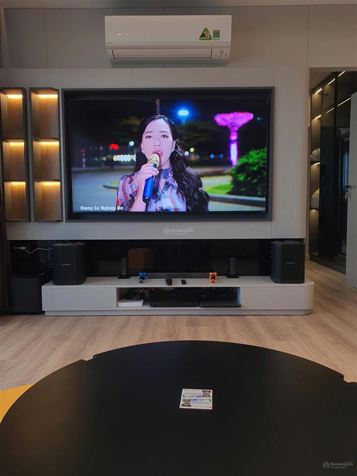 Chính chủ cần bán lại căn hộ cao cấp hùng vương plaza, 3pn, nhà thiết kế nội thất cao cấp