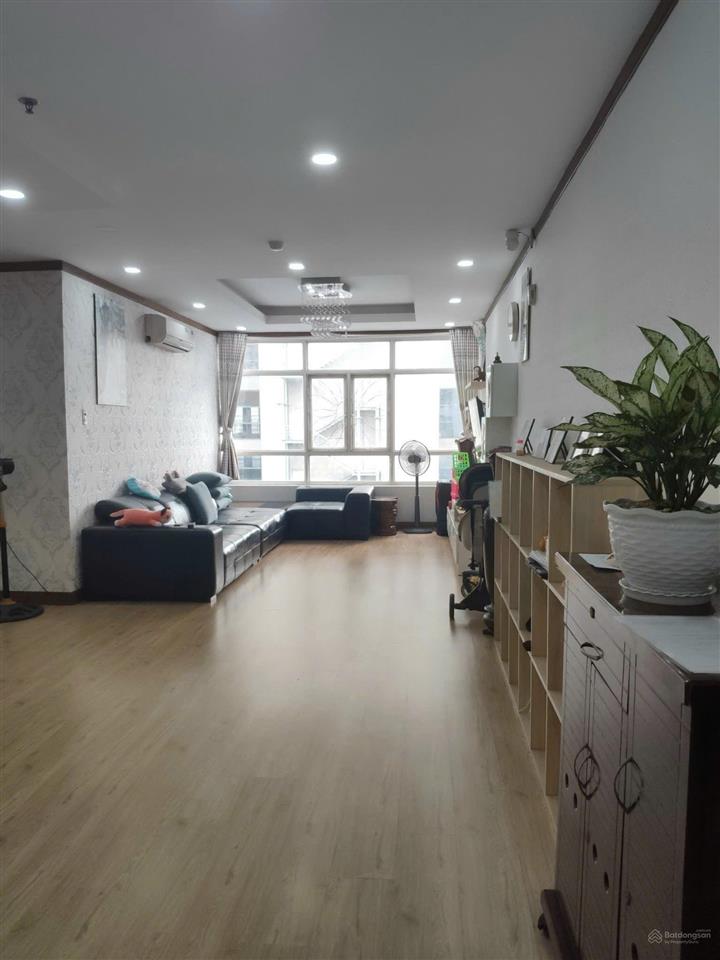 Cần bán căn hộ chung cư giai việt chánh hưng, 3pn, view thoáng mát, nhà đẹp, shr sang tên ngay