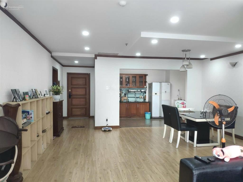 Cần bán căn hộ chung cư giai việt chánh hưng, 3pn, view thoáng mát, nhà đẹp, shr sang tên ngay