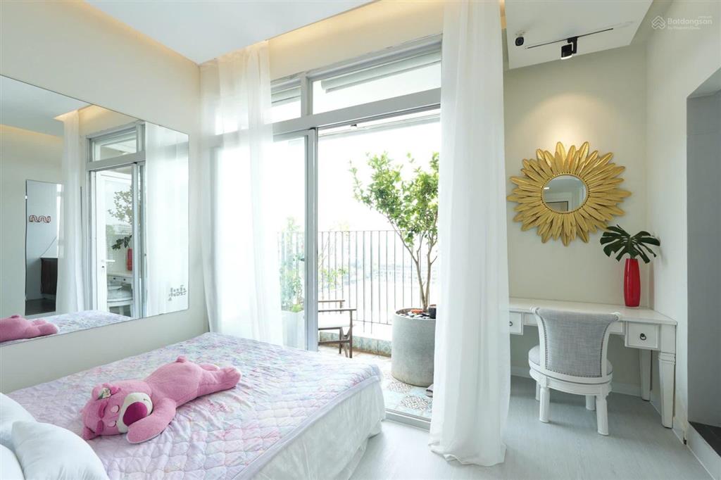 Cần bán căn hộ star hill, 2pn, lầu cao, hướng mát đón lộc, sổ hồng sang tên ngay