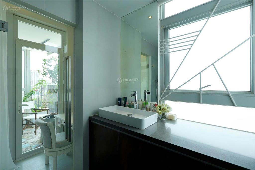 Cần bán căn hộ star hill, 2pn, lầu cao, hướng mát đón lộc, sổ hồng sang tên ngay