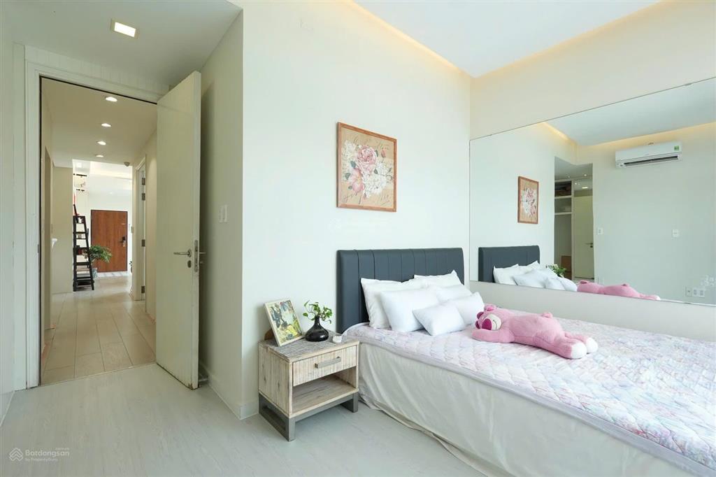 Cần bán căn hộ star hill, 2pn, lầu cao, hướng mát đón lộc, sổ hồng sang tên ngay