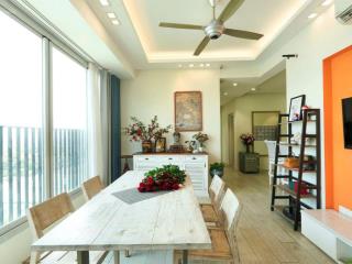 Cần bán căn hộ star hill, 2pn, lầu cao, hướng mát đón lộc, sổ hồng sang tên ngay