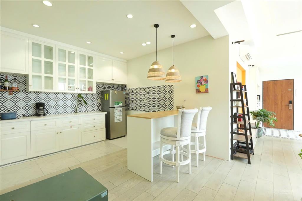 Cần bán căn hộ star hill, 2pn, lầu cao, hướng mát đón lộc, sổ hồng sang tên ngay