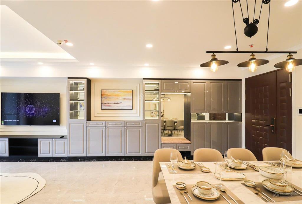 Cần bán căn hộ chung cư cosmo city, 3pn, nhà thiết kế nội thất sang trọng, view hồ bơi mát mẽ