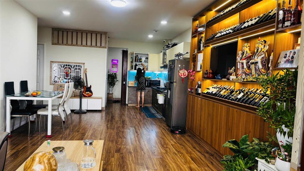 Cần bán căn hộ chung cư carina plaza, 2pn, nhà đẹp, lầu cao, view thoáng mát, sổ hồng sang tên ngay