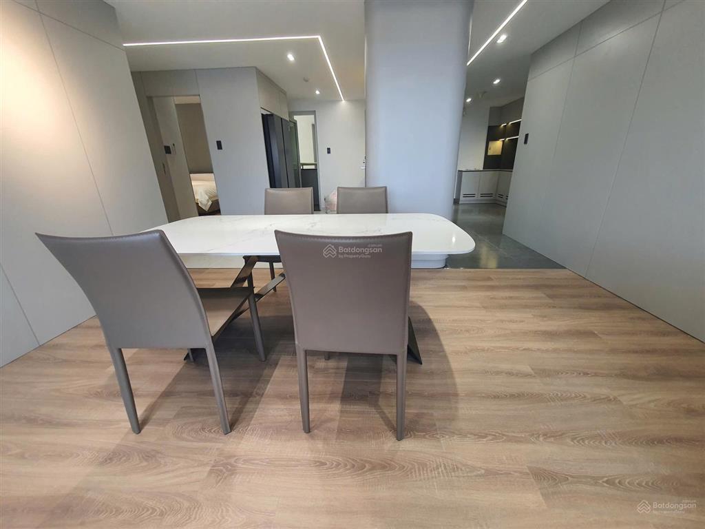 Chính chủ cần bán lại căn hộ cao cấp hùng vương plaza, 3pn, lầu cao, hướng đón gió mát