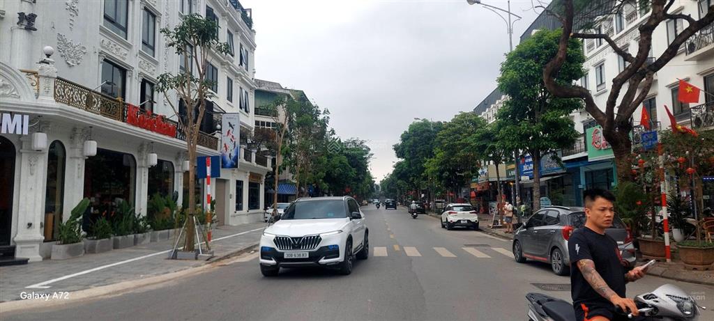 Bán nhà phân lô vỉa hè ngô thì nhậm hà đông dt 50m2, 7 tầng thang máy, full nội thất, kinh doanh.