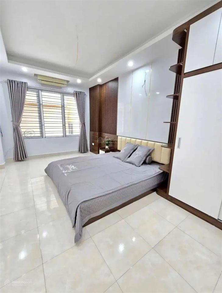 Bán nhà phố nguyễn khuyến hà đông dt 60m2,4 tầng, lô góc,ô tô vào nhà,kinh doanh tấp nập, giá 13.5