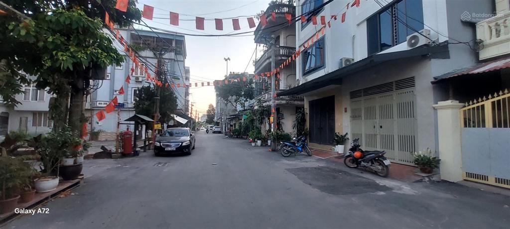 Cần gấp bán lô đất tại vạn phúc hà đôngdt 38 m2, mặt tiền 12m,lô góc, ô tô vào đất, giá 9.5 tỷ