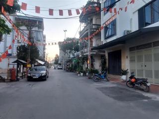 Bán gấp căn nhà ỷ la dương nội hà đông dt 45m2, 5 tầng, kinh doanh, để ở đều tốt, giá 7.5 tỷ.