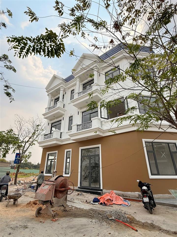 Bán nhà phố diện tích 5 x 20m  đường 6m trước nhà  vỉa hè 3m  giá 6,1 tỷ/ căn