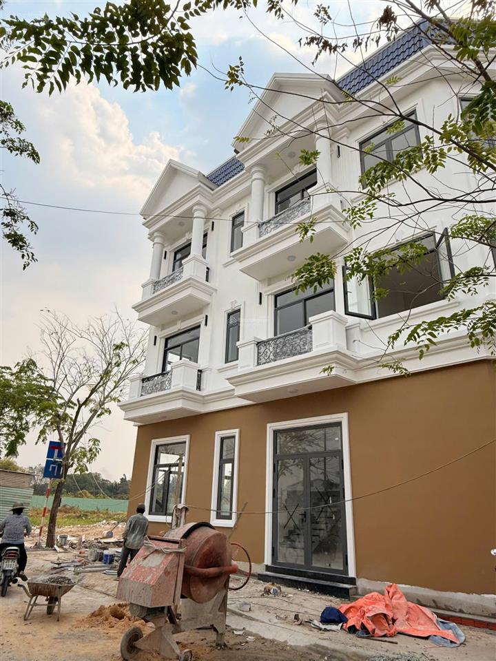 Bán nhà phố 3 tầng st trước sau  dt 5 x 20  sàn 350m2  giá 5,725 tỷ/ căn  0934 762 ***