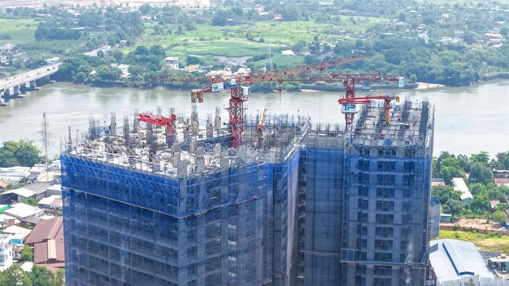 Bán căn 2pn 2wc view pháo hoa  view sông  tầng 15  giá 2,199 tỷ  ck 134tr  tt 25% kí hđmb