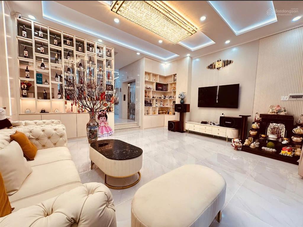 Bán nhà 4 tầng  107m²  ngang 5m  tặng nội thất 120tr  bgt  giá 6,79 tỷ