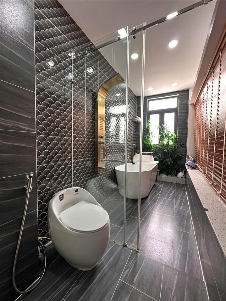 Bán nhà 4 tầng  107m²  ngang 5m  tặng nội thất 120tr  bgt  giá 6,79 tỷ