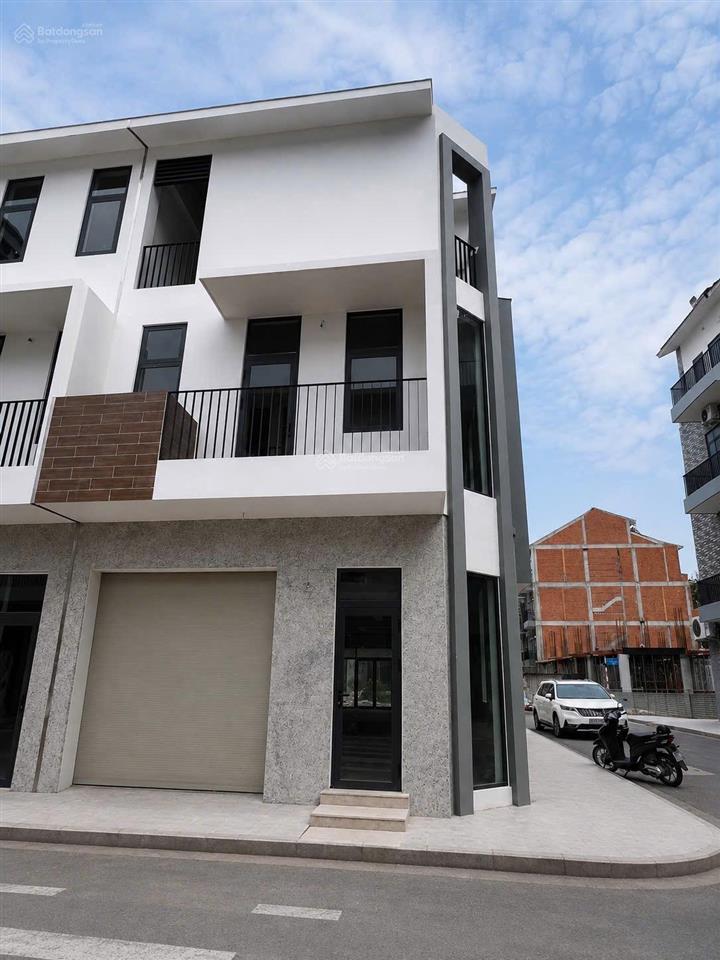 Bán nhà phố ngay tp mới  95m2  1t 2l  giá 5,65 tỷ nhận nhà kinh doanh ngay