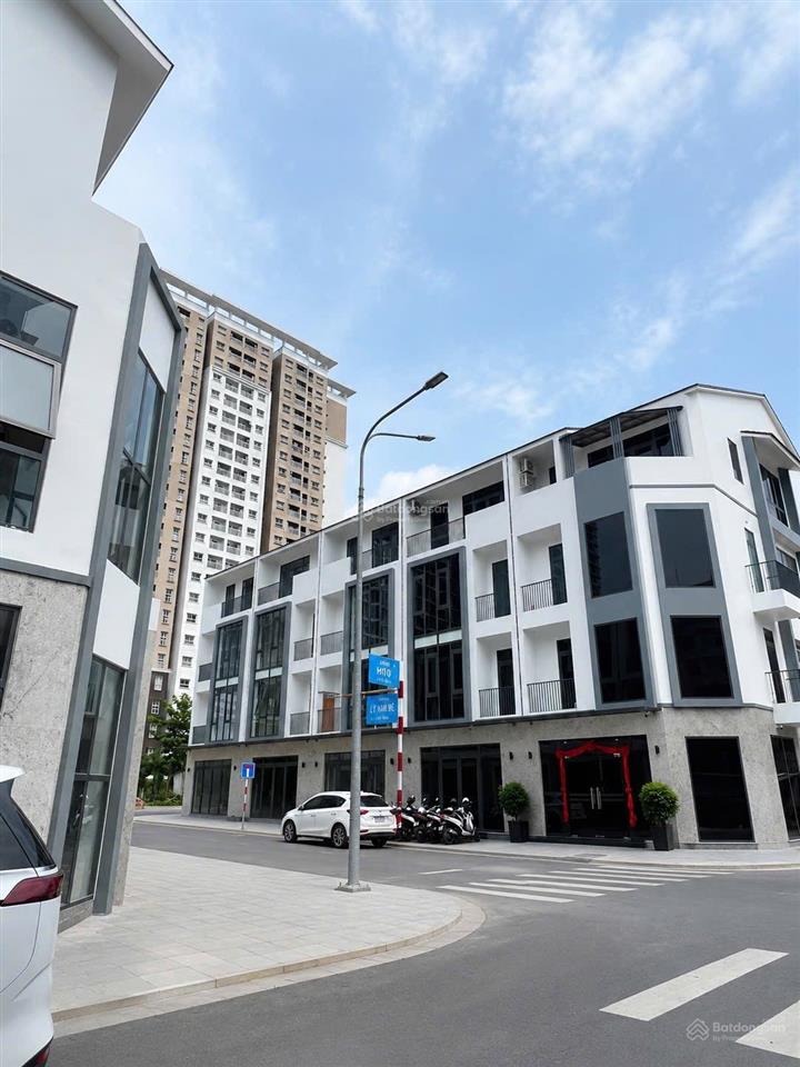 Bán nhà phố ngay tp mới  95m2  1t 2l  giá 5,65 tỷ nhận nhà kinh doanh ngay