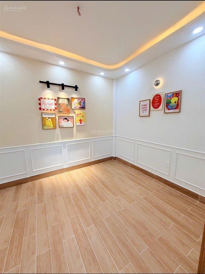 Bán nhà cấp 4  xe hơi ngủ trong nhà  5,4 x 15,9  giá 4,9 tỷ