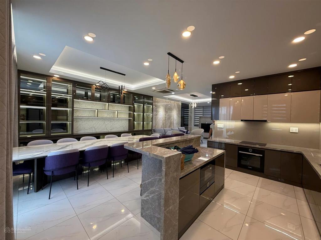 Cho thuê villa đảo kim cương dt 11x20m, hầm trệt 3lầu 6pn, full nt cao cấp, có thang máy. giá 90tr