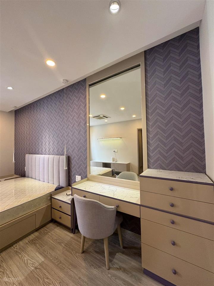 Cho thuê villa đảo kim cương dt 11x20m, hầm trệt 3lầu 6pn, full nt cao cấp, có thang máy. giá 90tr