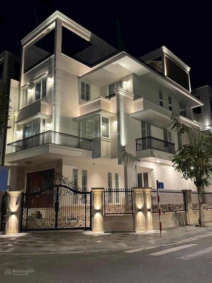 Cho thuê villa đảo kim cương dt 11x20m, hầm trệt 3lầu 6pn, full nt cao cấp, có thang máy. giá 90tr