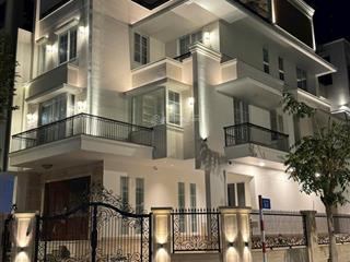 Cho thuê villa đảo kim cương dt 11x20m, hầm trệt 3lầu 6pn, full nt cao cấp, có thang máy. giá 90tr