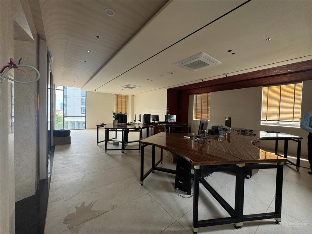 Cho thuê văn phòng dtsd 100m2 mặt tiền đường bát nàn 20m khu đảo kim cương q2 35tr/th