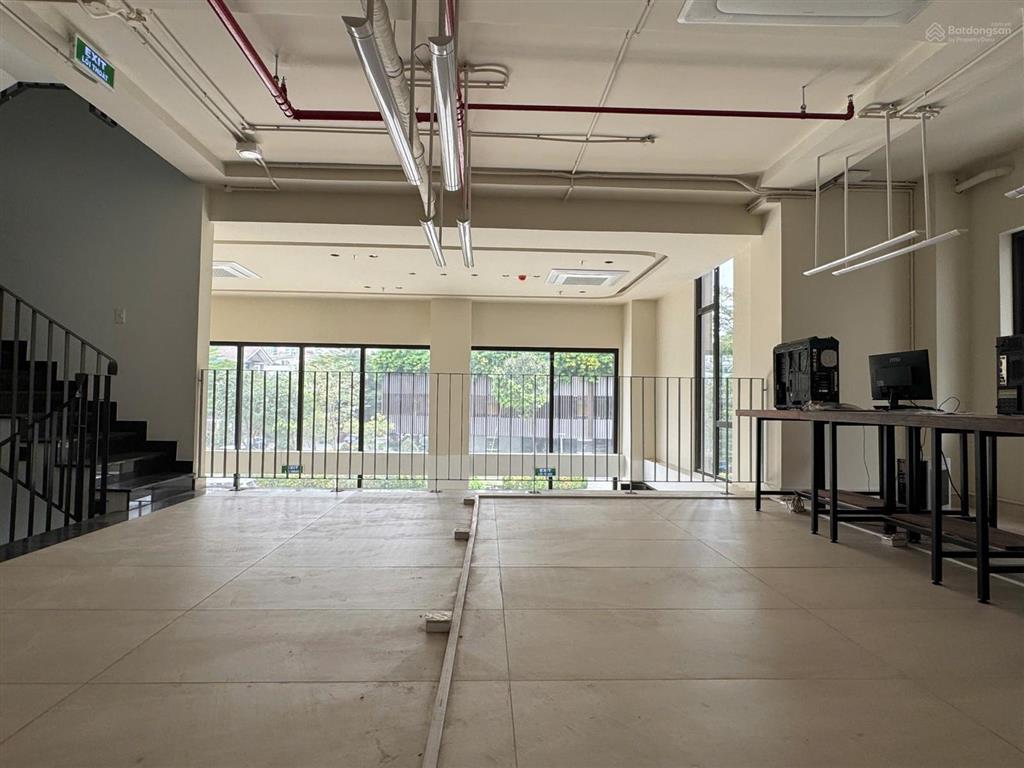 Cho thuê văn phòng dtsd 100m2 mặt tiền đường bát nàn 20m khu đảo kim cương q2 35tr/th