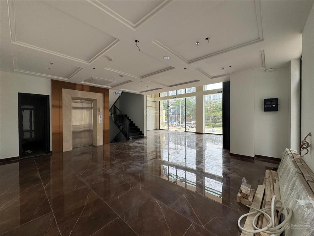 Cho thuê văn phòng dtsd 100m2 mặt tiền đường bát nàn 20m khu đảo kim cương q2 35tr/th