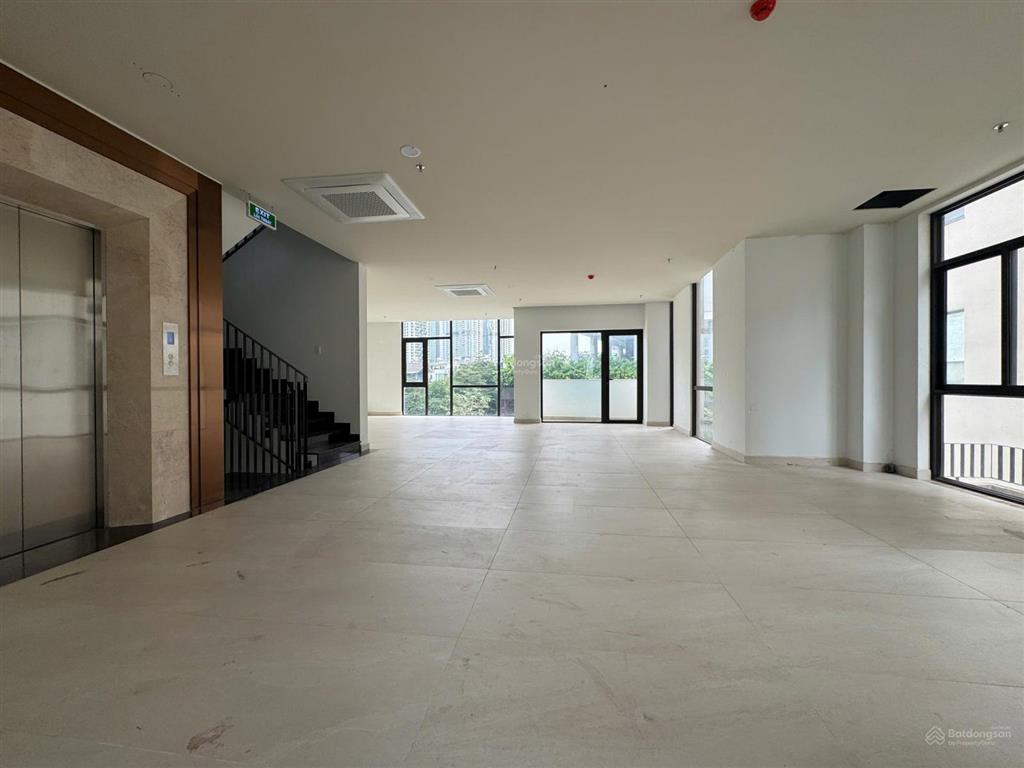 Cho thuê văn phòng dtsd 100m2 mặt tiền đường bát nàn 20m khu đảo kim cương q2 35tr/th