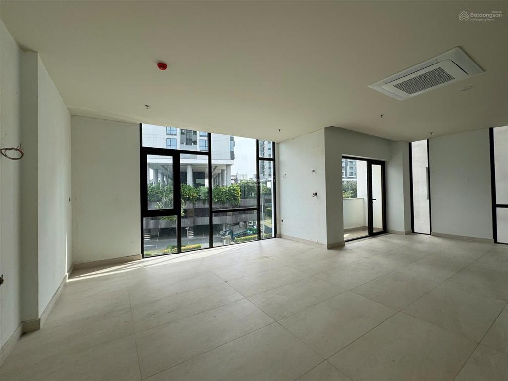 Cho thuê văn phòng dtsd 100m2 mặt tiền đường bát nàn 20m khu đảo kim cương q2 35tr/th