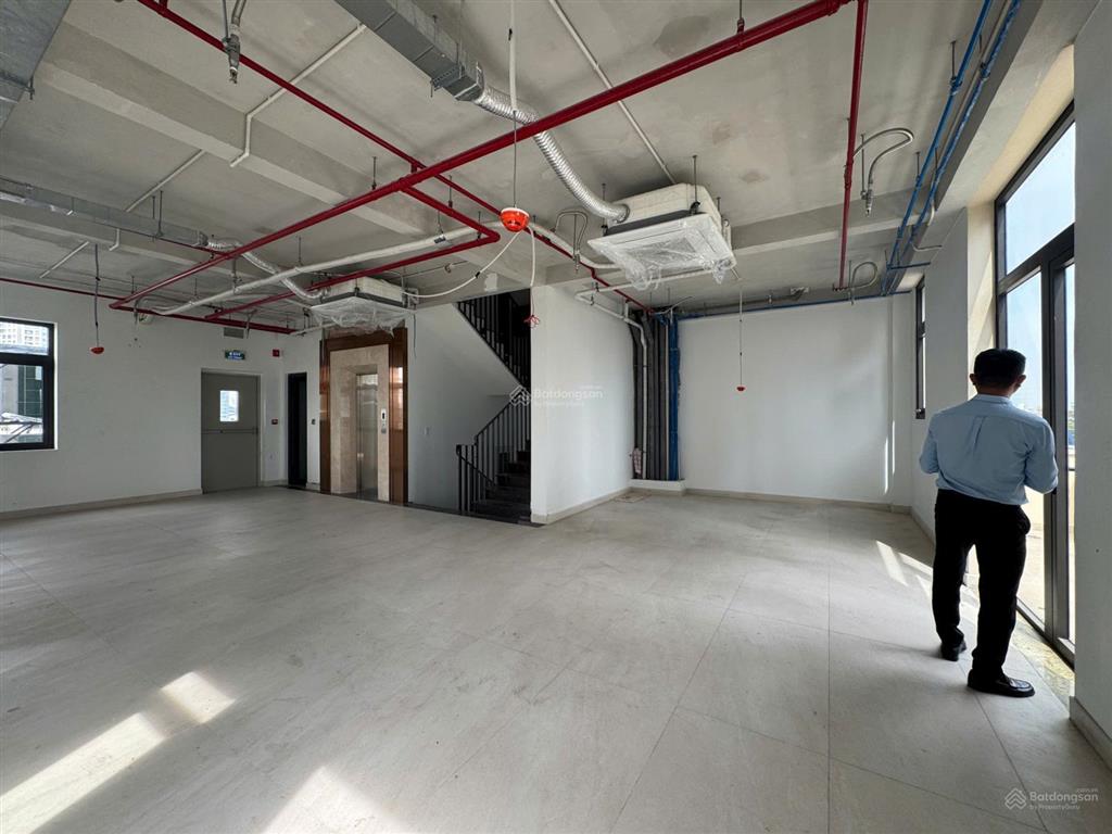 Cho thuê văn phòng dtsd 100m2 mặt tiền đường bát nàn 20m khu đảo kim cương q2 35tr/th