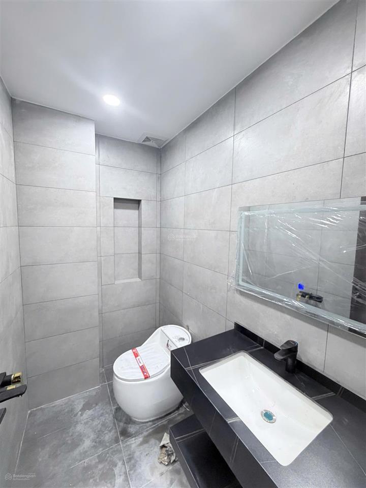 Toà nhà cho thuê khu đảo kim cương q2. dt 8x20m, hầm 6 tầng, thang máy, máy lạnh, pccc. giá 145tr