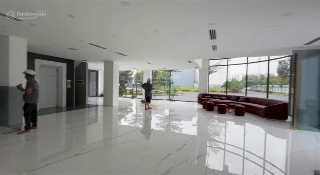 Tòa building góc 2 mặt tiền quận 2. dt 16x20m, hầm 7 lầu, thang máy, máy lạnh, pccc. giá 500tr