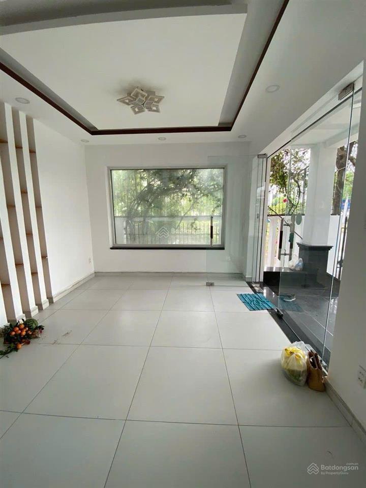 Cho thuê nhà phố trương văn bang, khu đảo kim cương quận 2 dt 8x20m, hầm 4 tầng nt cơ bản giá 60tr