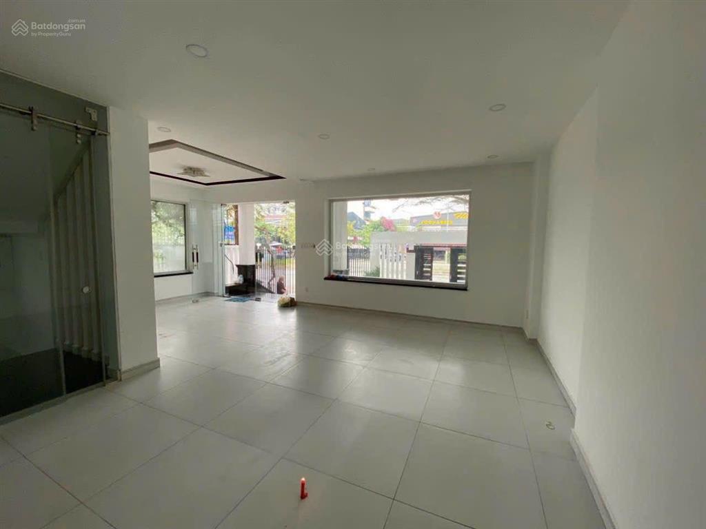 Cho thuê nhà phố trương văn bang, khu đảo kim cương quận 2 dt 8x20m, hầm 4 tầng nt cơ bản giá 60tr