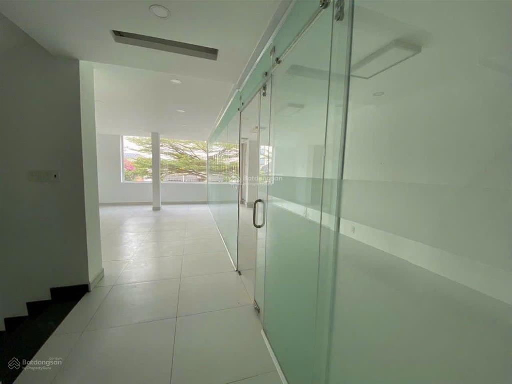 Cho thuê nhà phố trương văn bang, khu đảo kim cương quận 2 dt 8x20m, hầm 4 tầng nt cơ bản giá 60tr