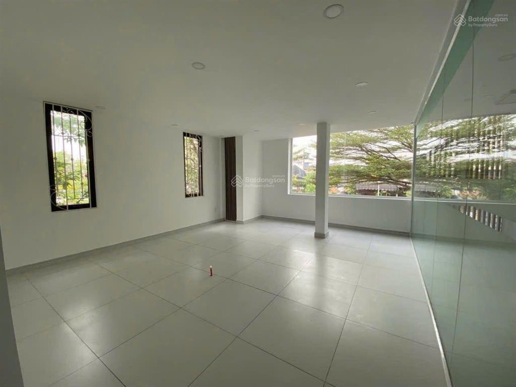 Cho thuê nhà phố trương văn bang, khu đảo kim cương quận 2 dt 8x20m, hầm 4 tầng nt cơ bản giá 60tr