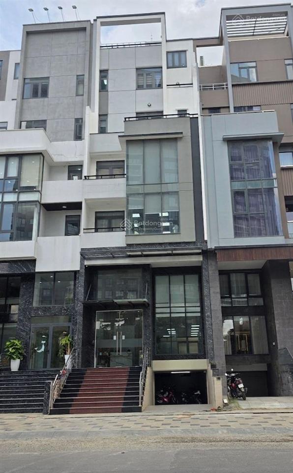 Tòa nhà văn phòng mặt tiền bát nàn, khu đảo kim cương quận 2. dt 7x23m, hầm 7 tầng. giá 120tr/th