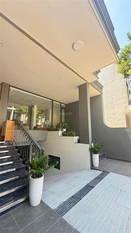 Nhà cho thuê khu đảo kim cương quận 2. dt 7x20m, hầm 4 tầng, 4pn. có thang máy, máy lạnh. giá 55tr