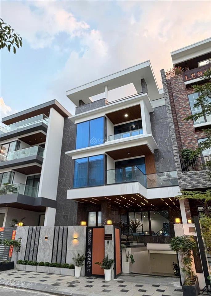 Cho thuê villa khu đảo kim cương quận 2. dt 10x18m, hầm 4 tầng, có 5pn full nội thất. giá 80tr/th