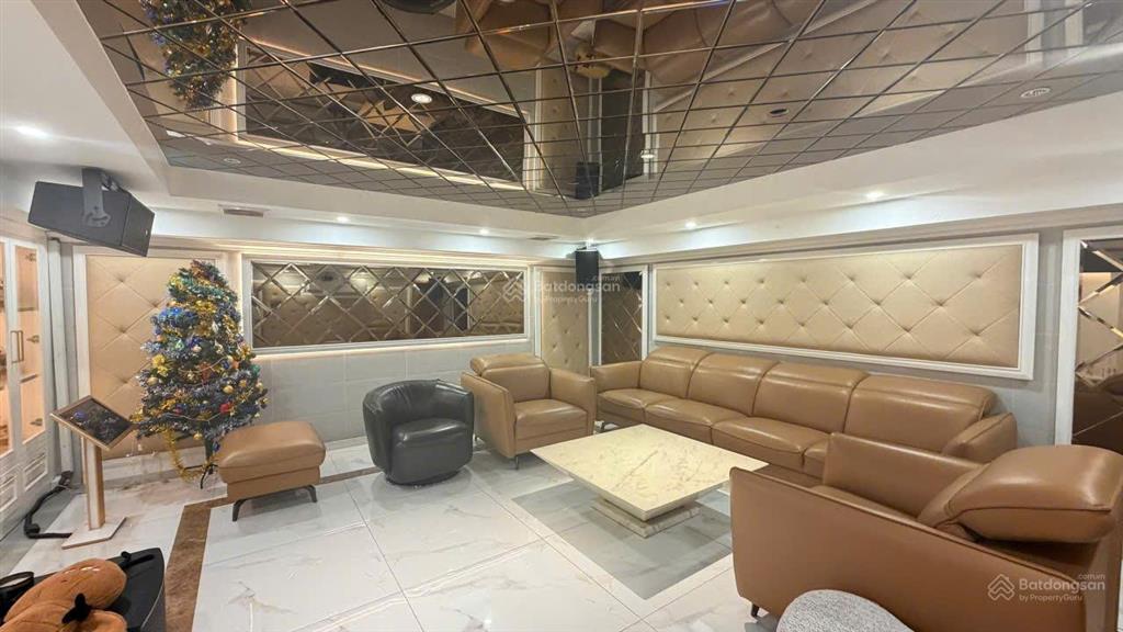 Cho thuê villa khu đảo kim cương quận 2. dt 10x18m, hầm 4 tầng, có 5pn full nội thất. giá 80tr/th