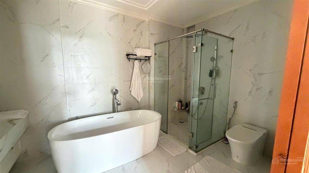 Cho thuê villa khu đảo kim cương quận 2. dt 10x18m, hầm 4 tầng, có 5pn full nội thất. giá 80tr/th