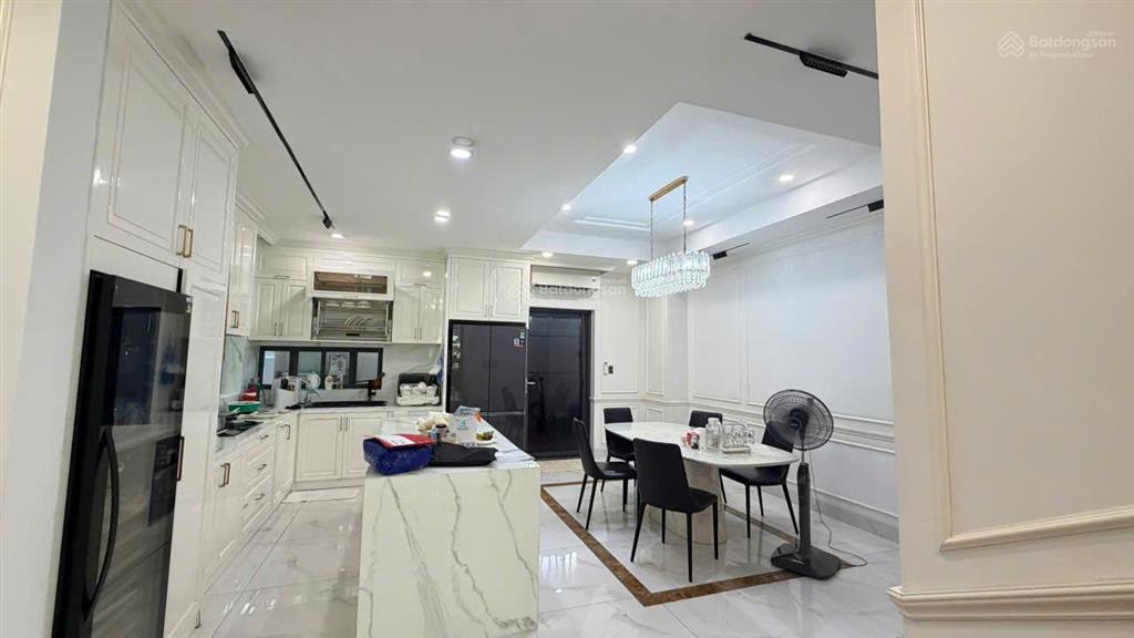 Cho thuê villa khu đảo kim cương quận 2. dt 10x18m, hầm 4 tầng, có 5pn full nội thất. giá 80tr/th