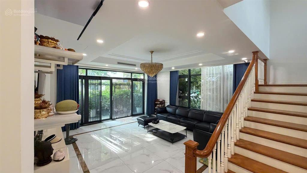 Cho thuê villa khu đảo kim cương quận 2. dt 10x18m, hầm 4 tầng, có 5pn full nội thất. giá 80tr/th